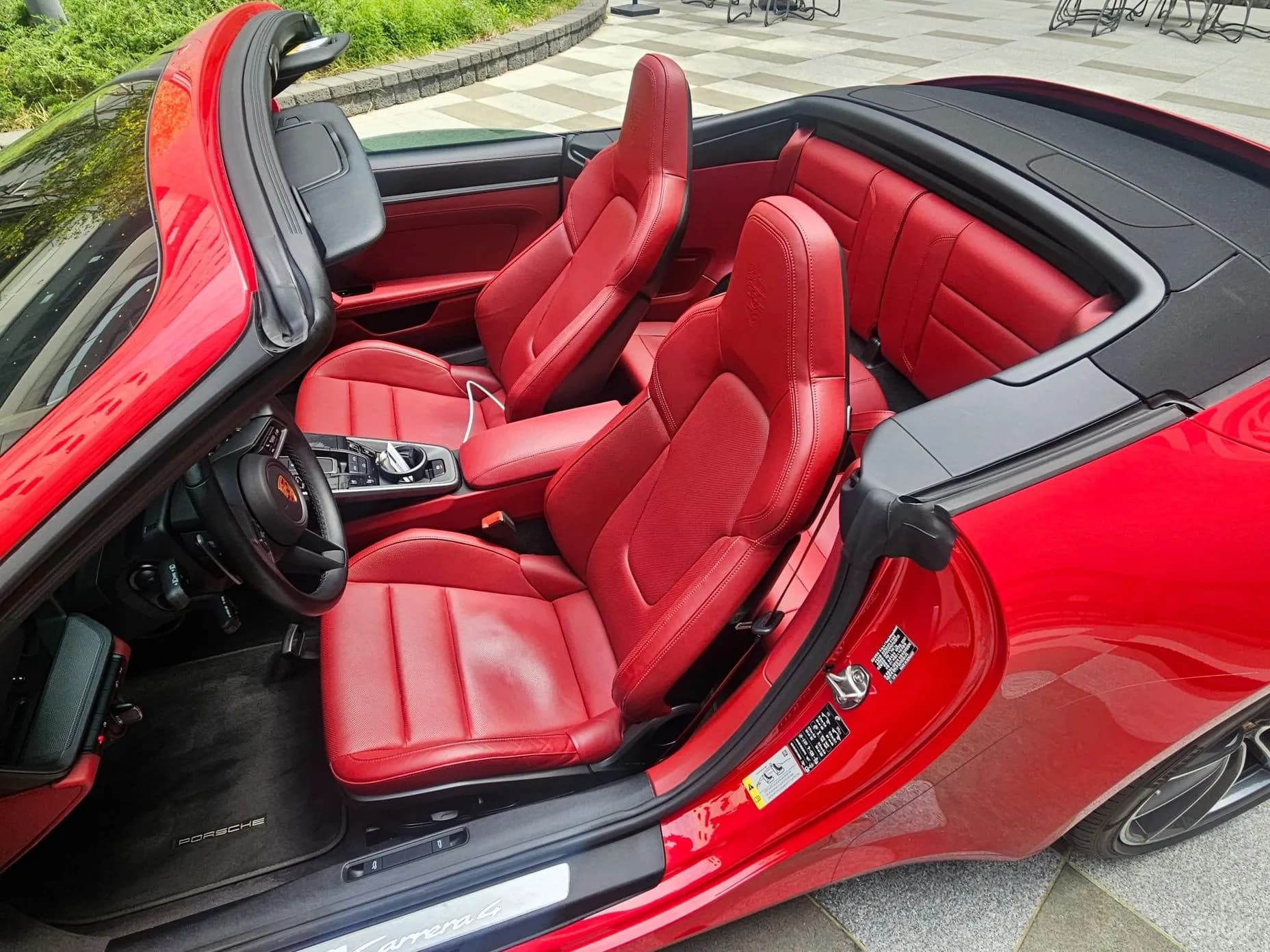 911 (992)