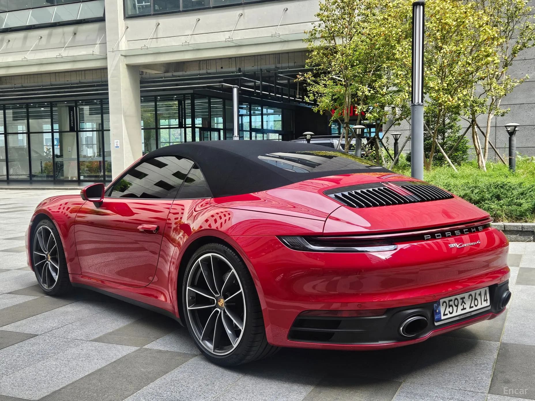 911 (992)