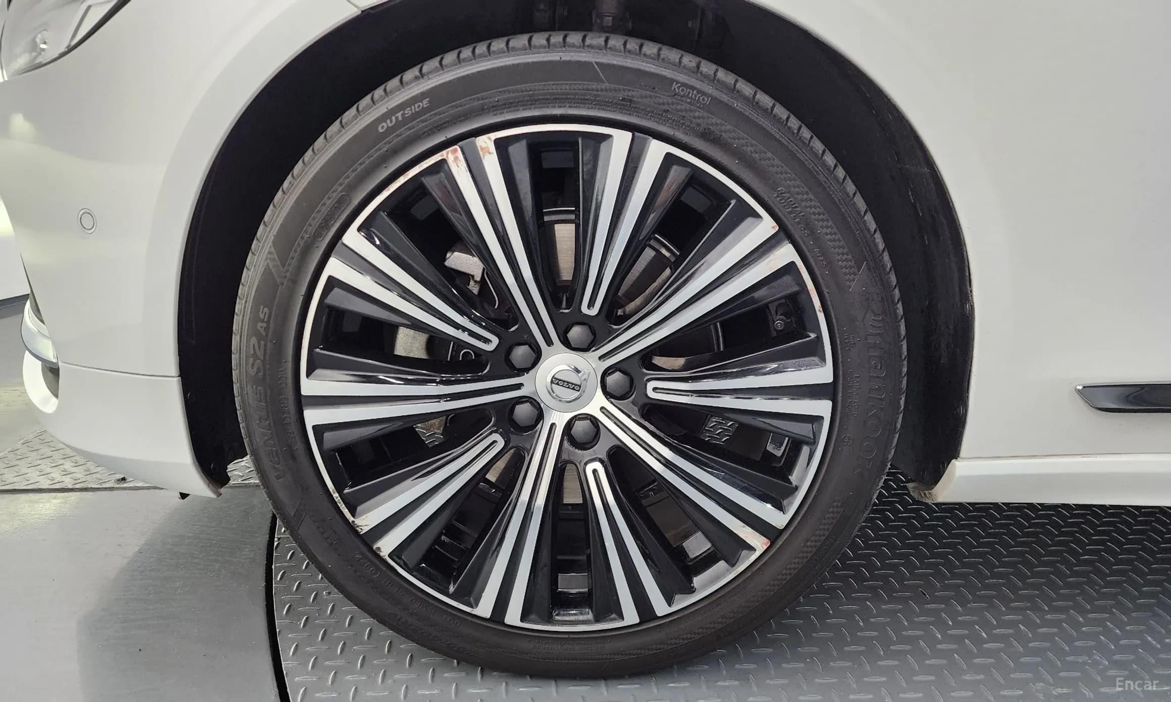 S90