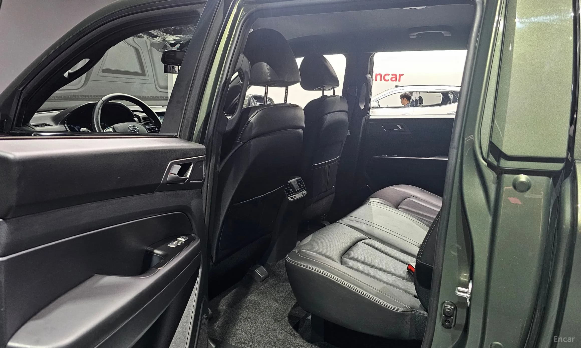 Rexton Sports Khan