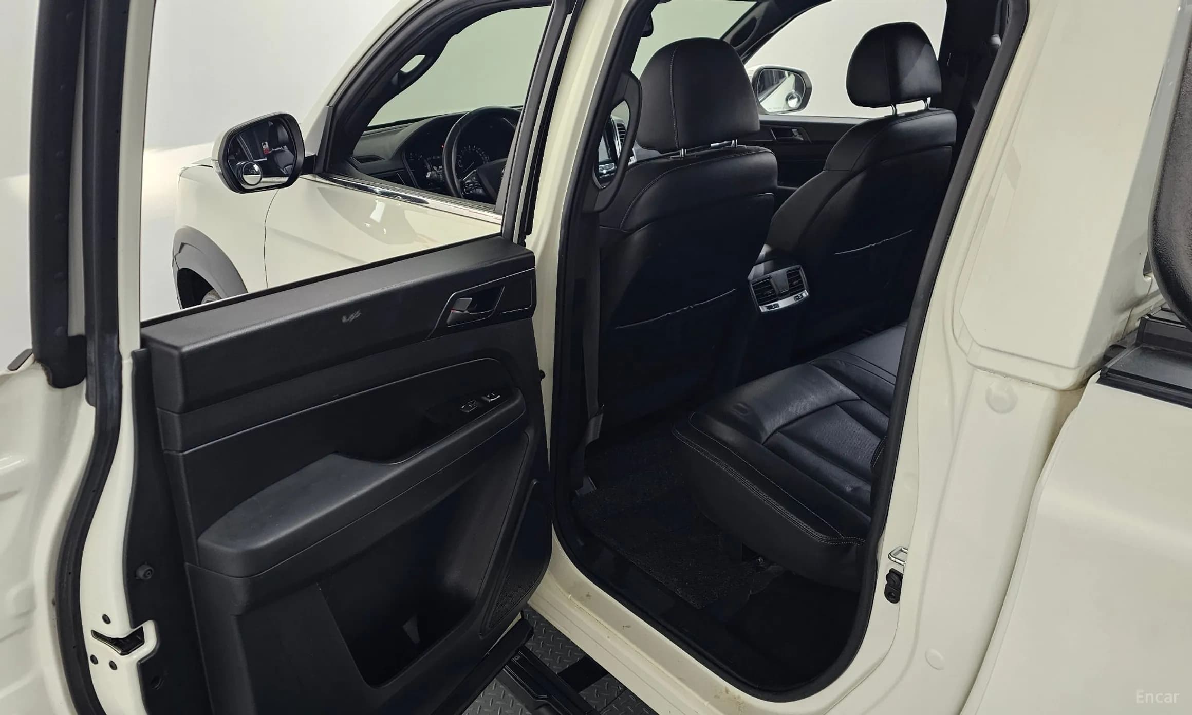 Rexton Sports Khan