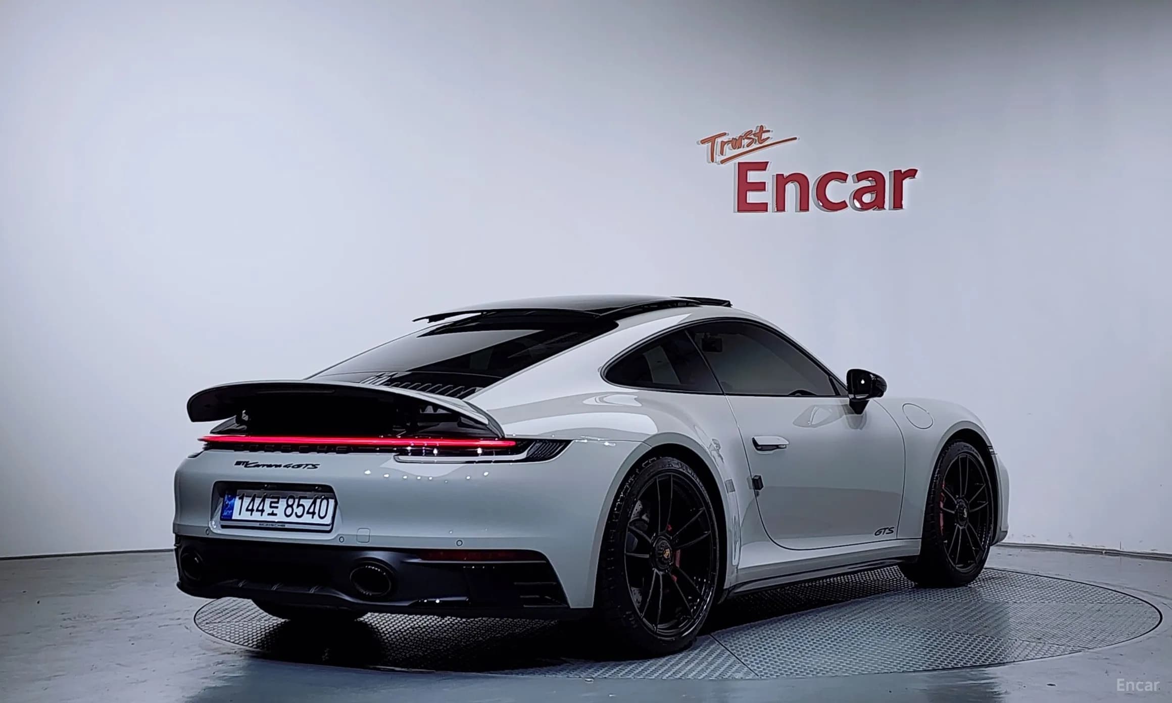 911 (992)