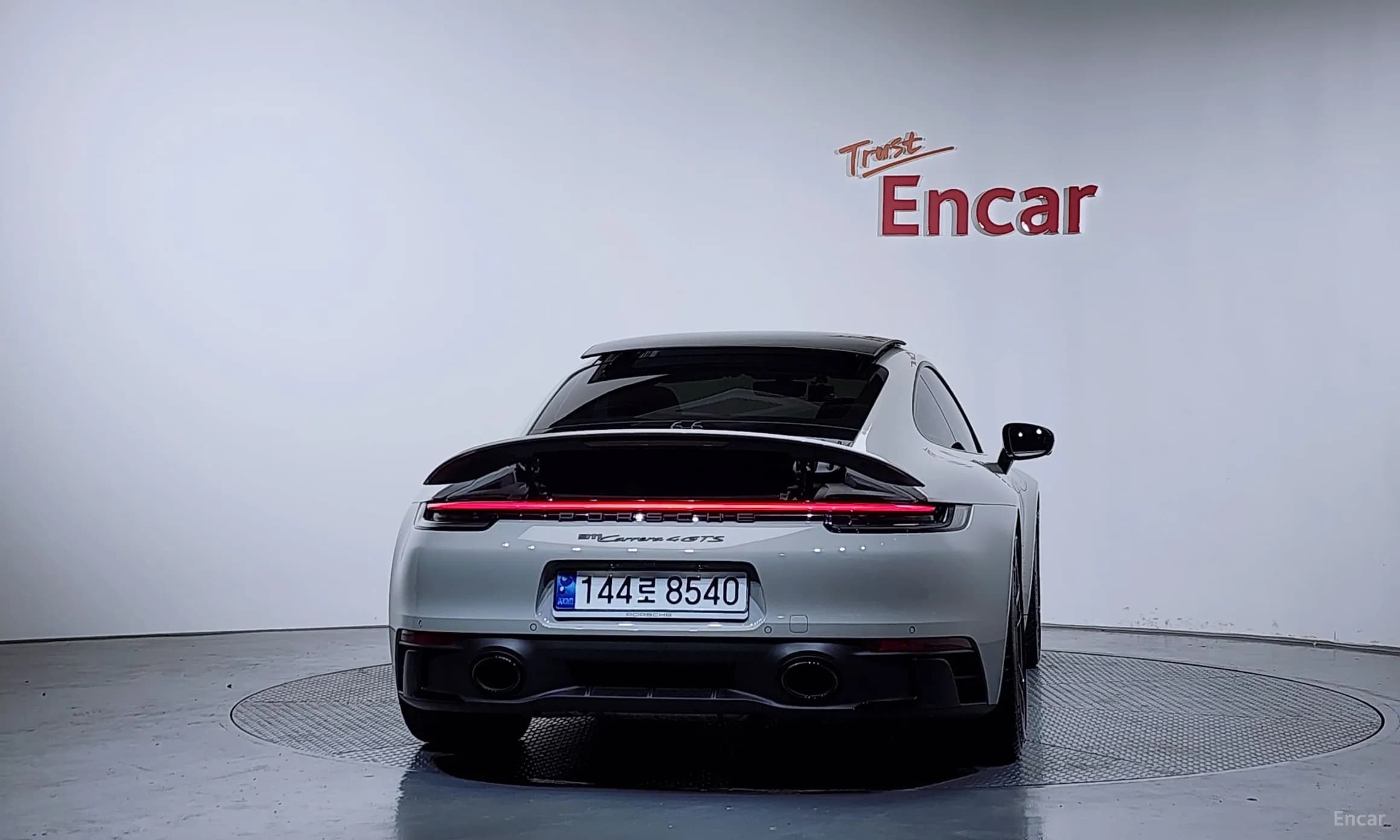 911 (992)
