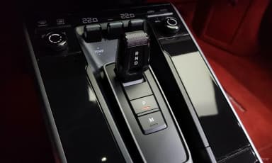 911 (992)