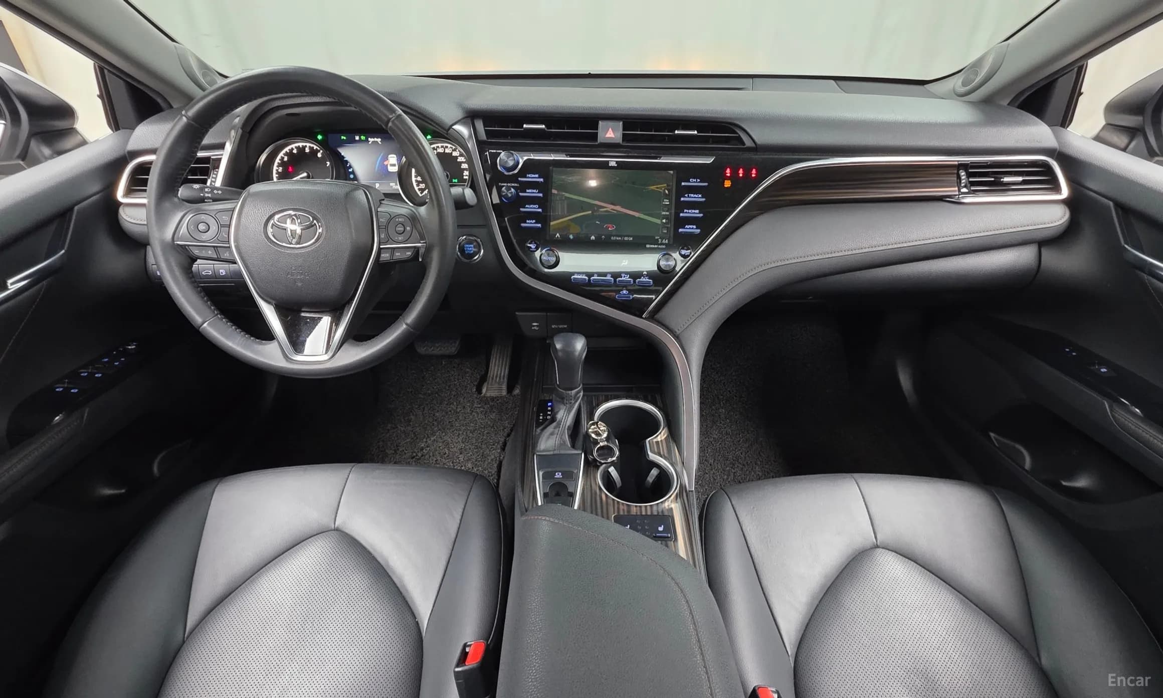 Camry (XV70)