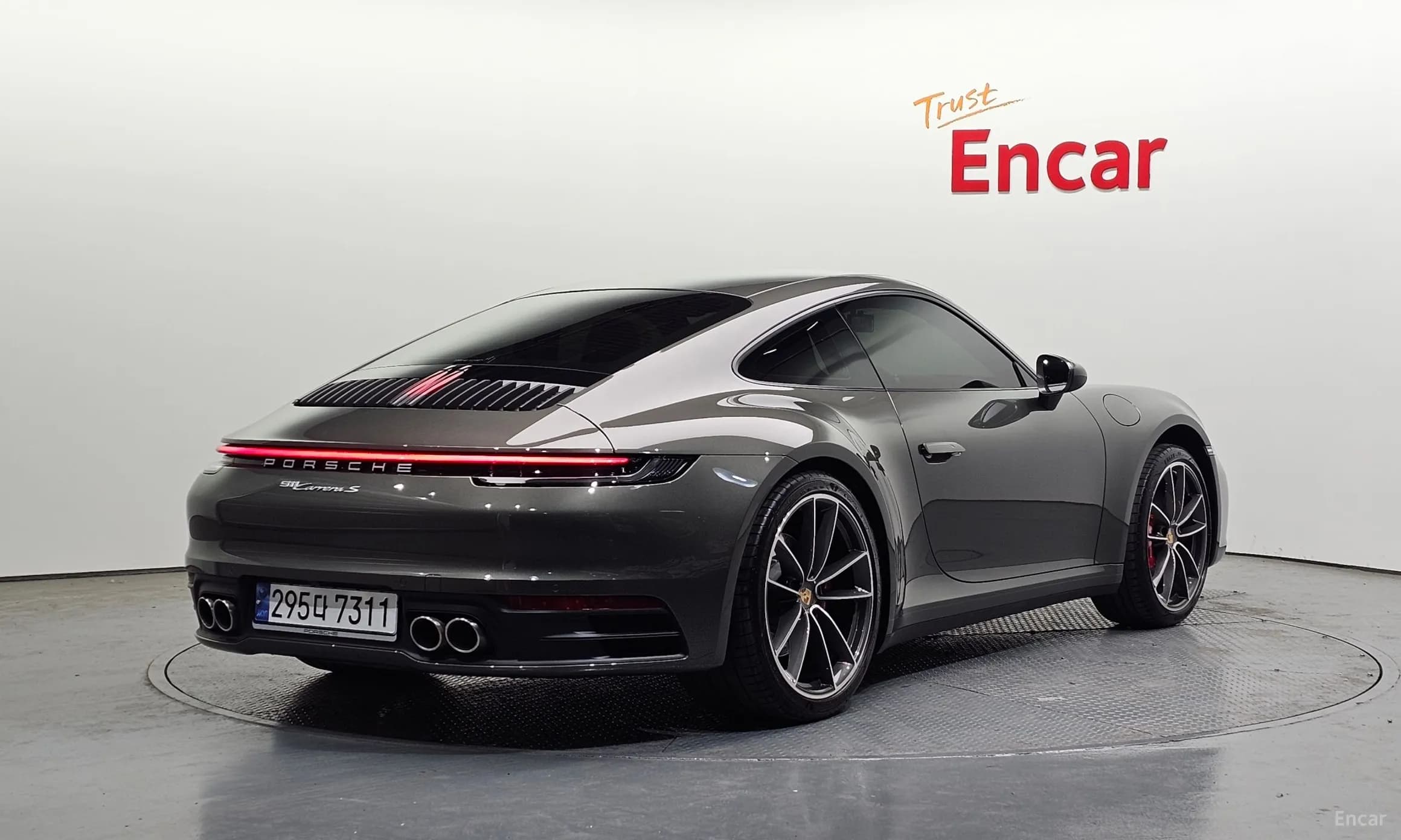 911 (992)
