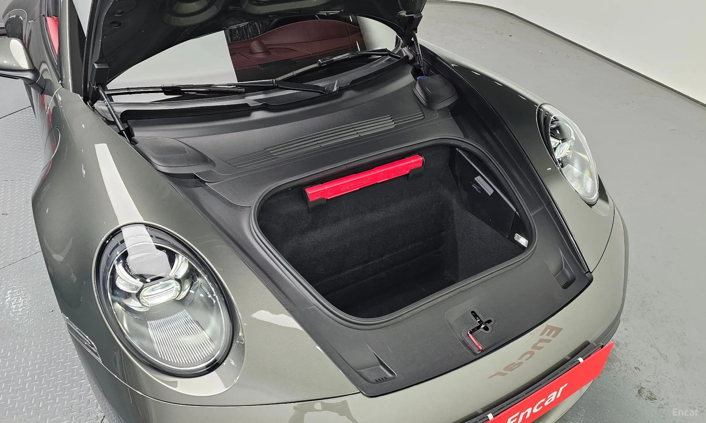 911 (992)