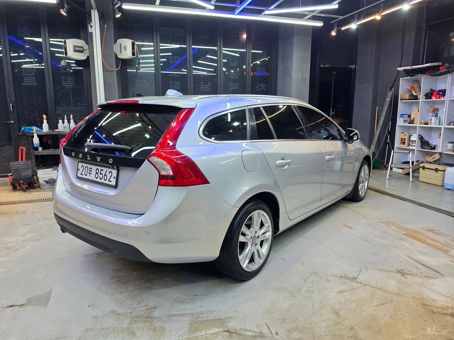 V60