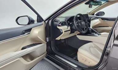 Camry (XV70)