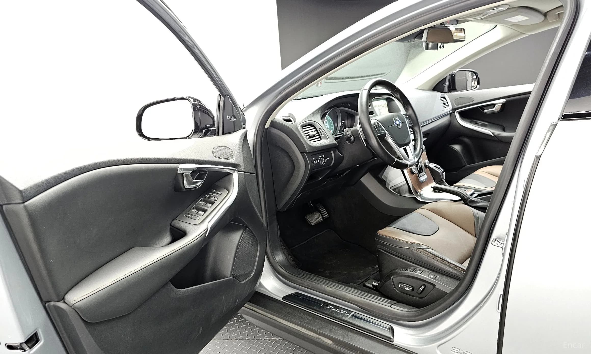 V40 Cross Country