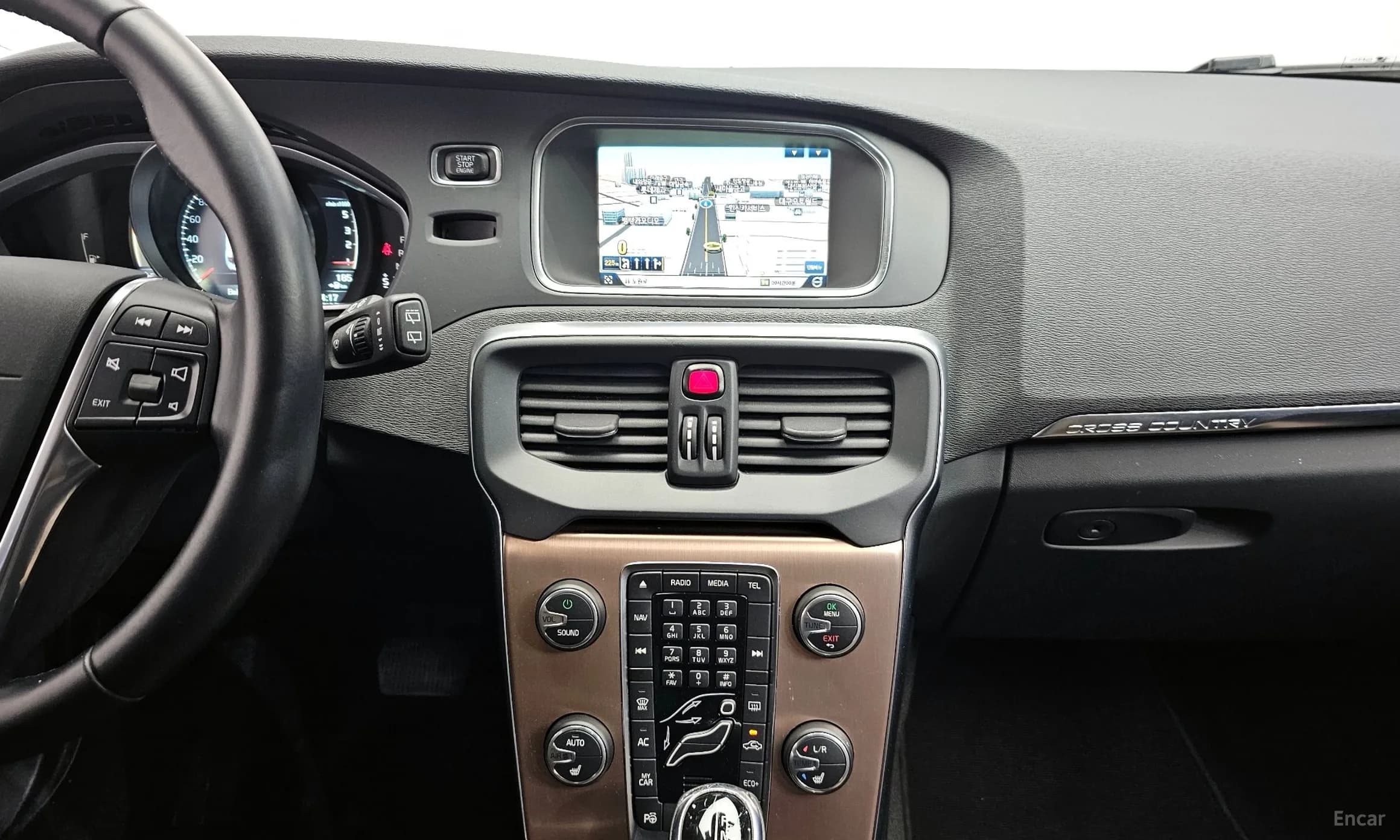 V40 Cross Country