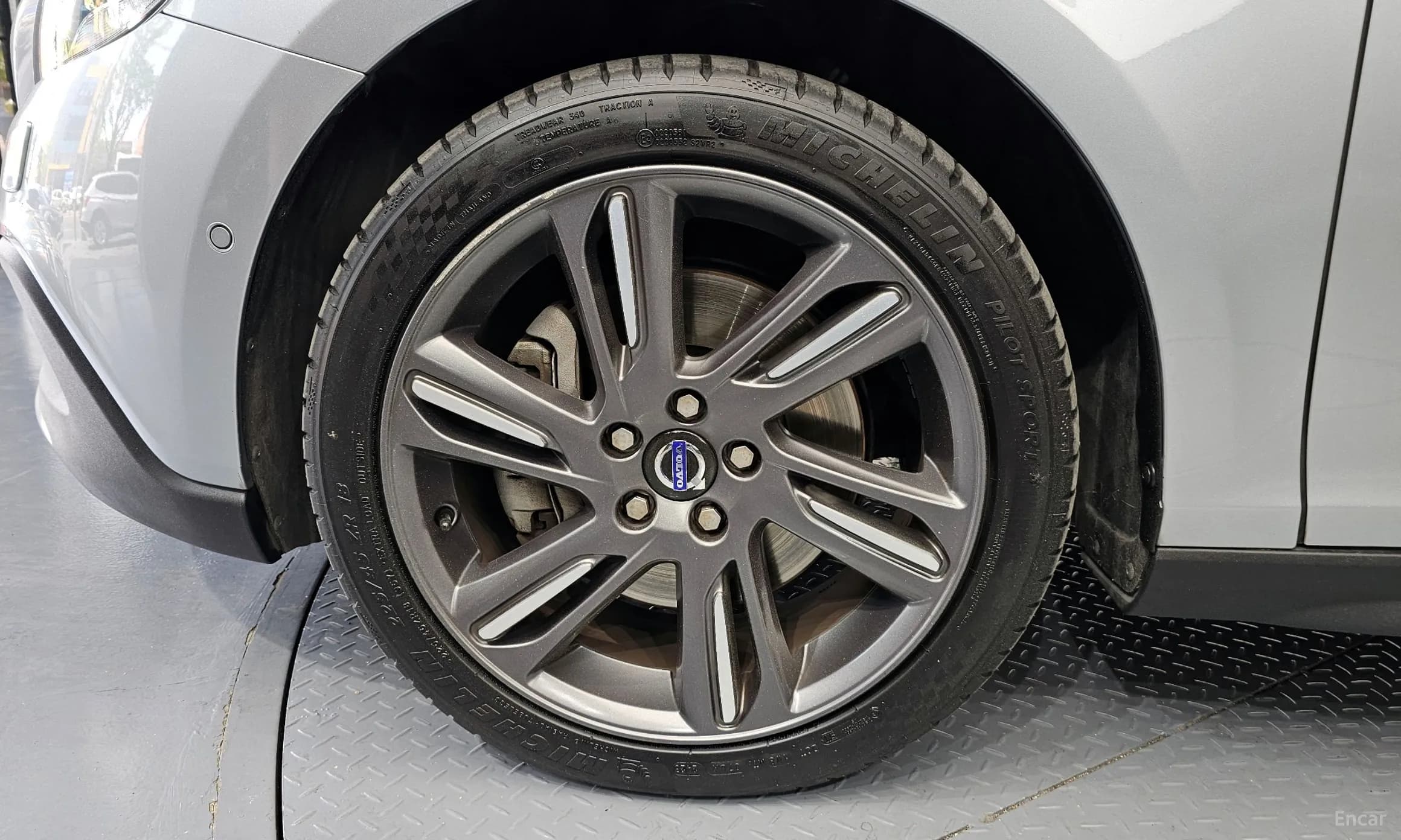 V40 Cross Country