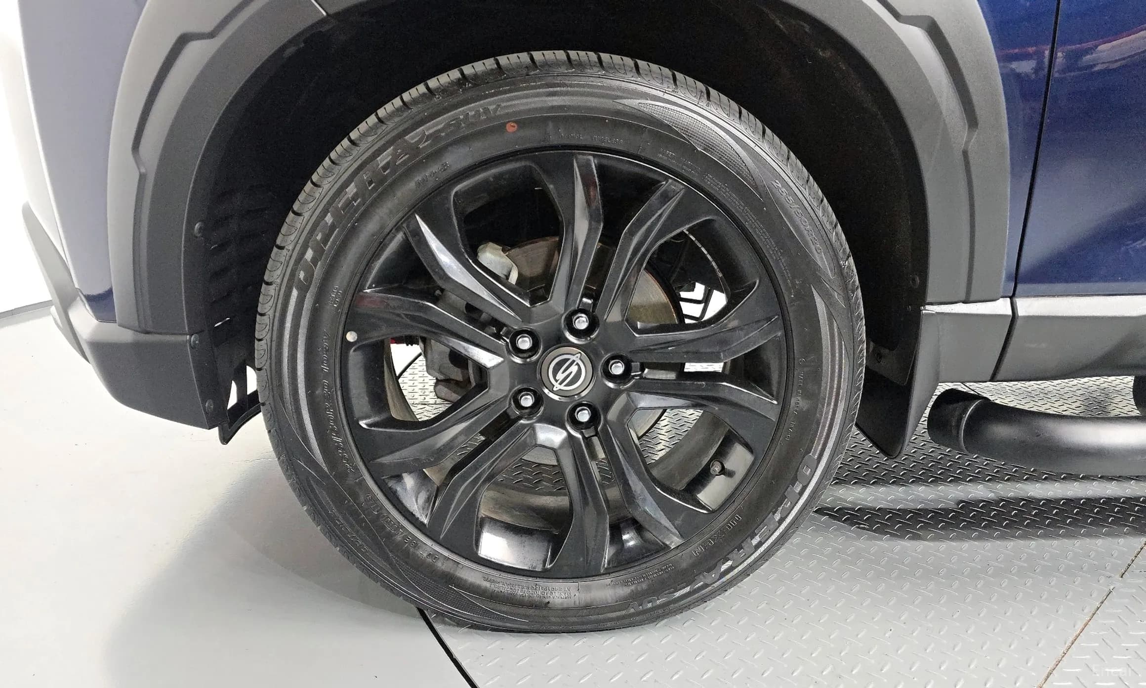 Rexton Sports Khan