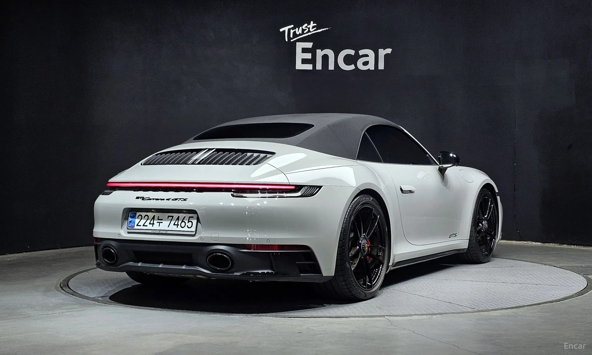911 (992)