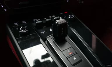 911 (992)