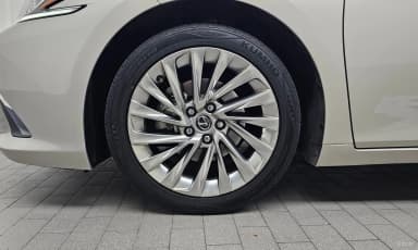 ES300h 7th Generation
