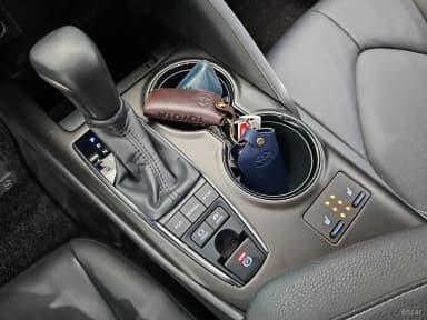 Camry (XV70)
