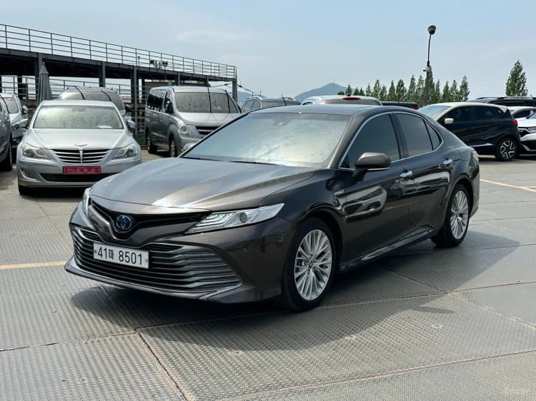 Camry (XV70)