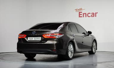 Camry (XV70)
