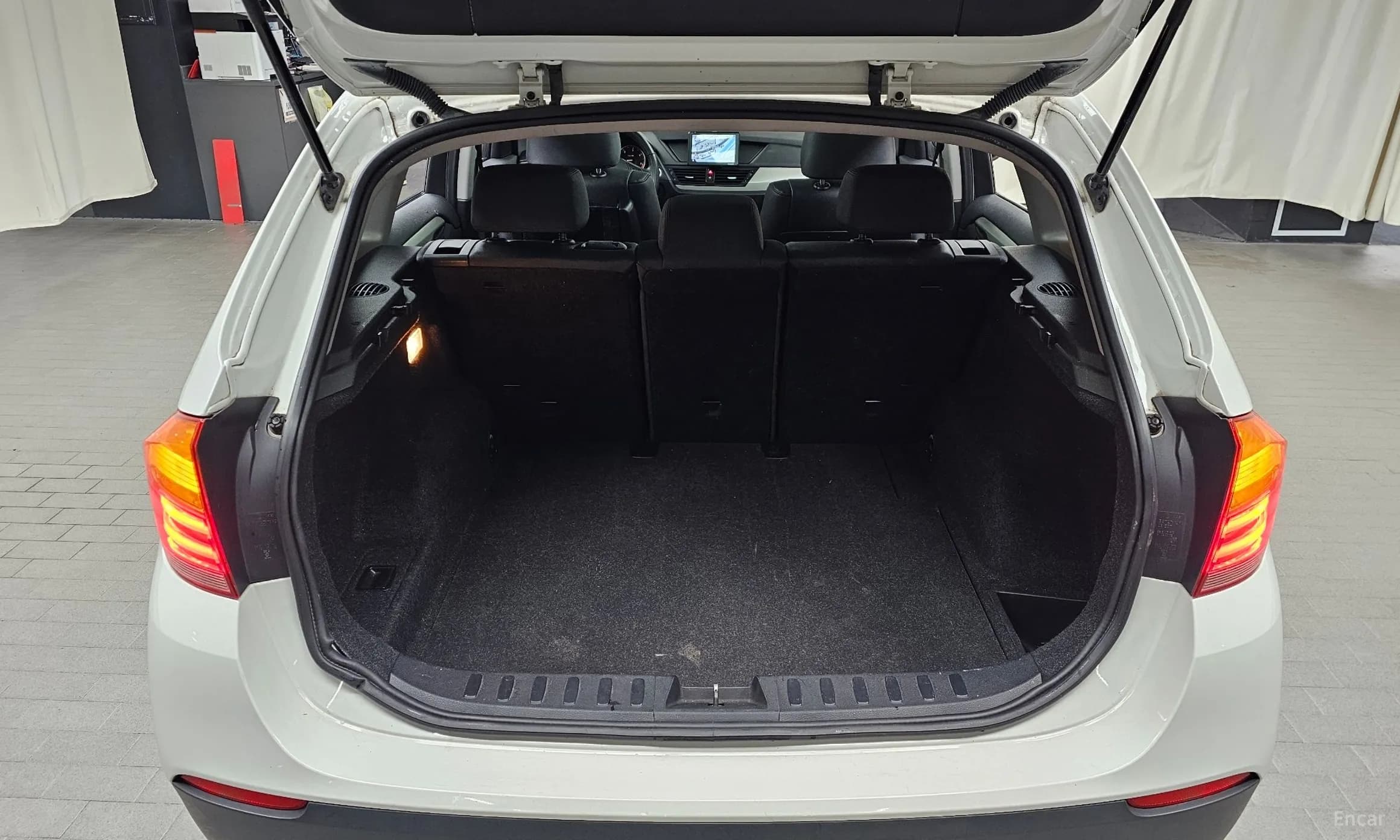 X1 (E84)