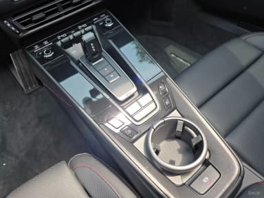 911 (992)
