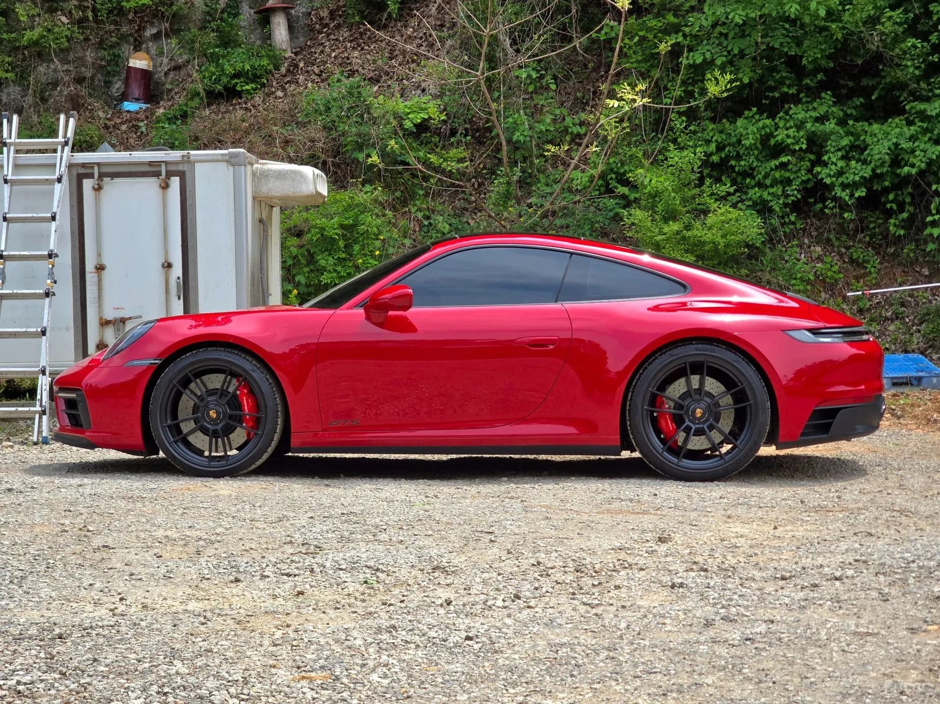 911 (992)
