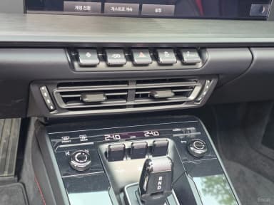 911 (992)