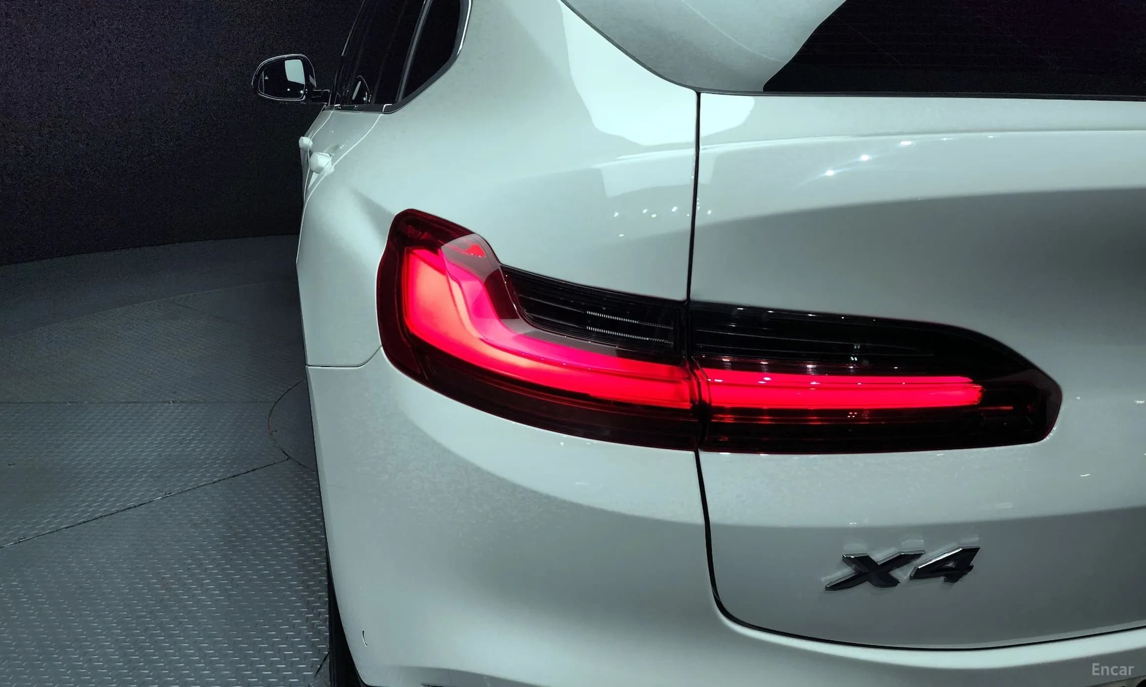 X4 (G02)