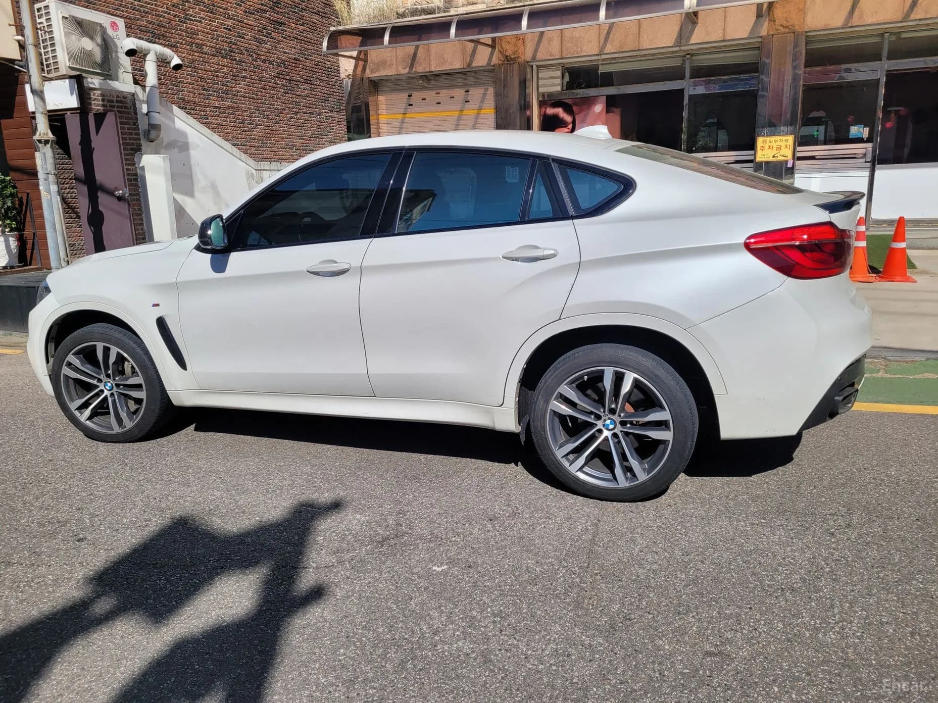X6 (F16)