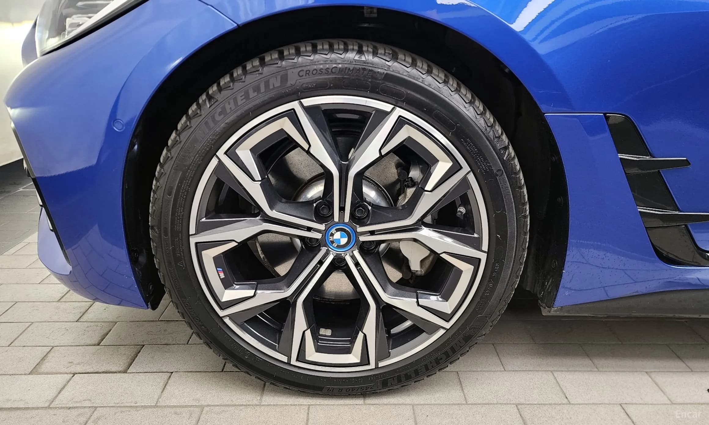 i4