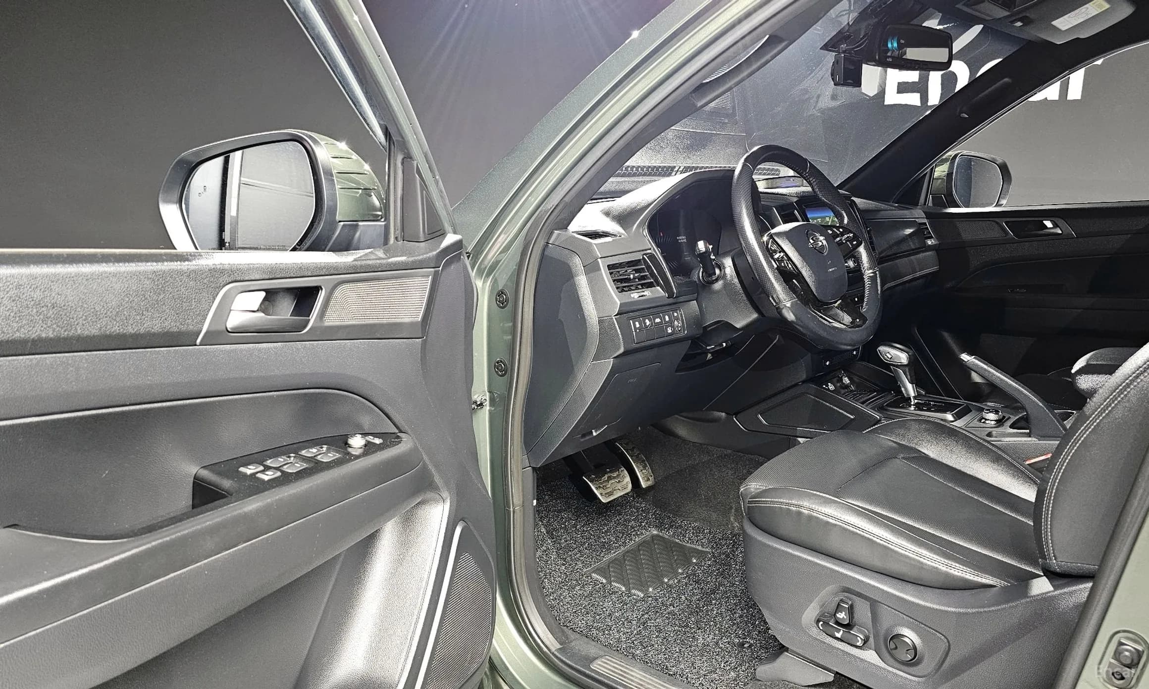 Rexton Sports Khan