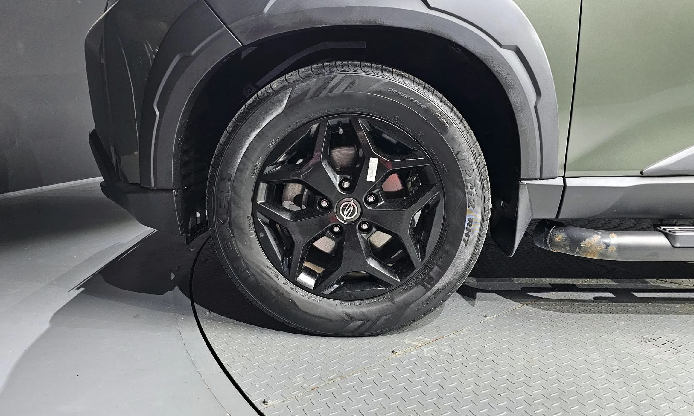 Rexton Sports Khan