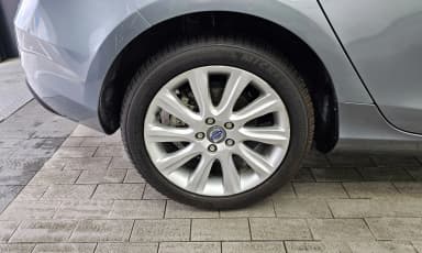 V40