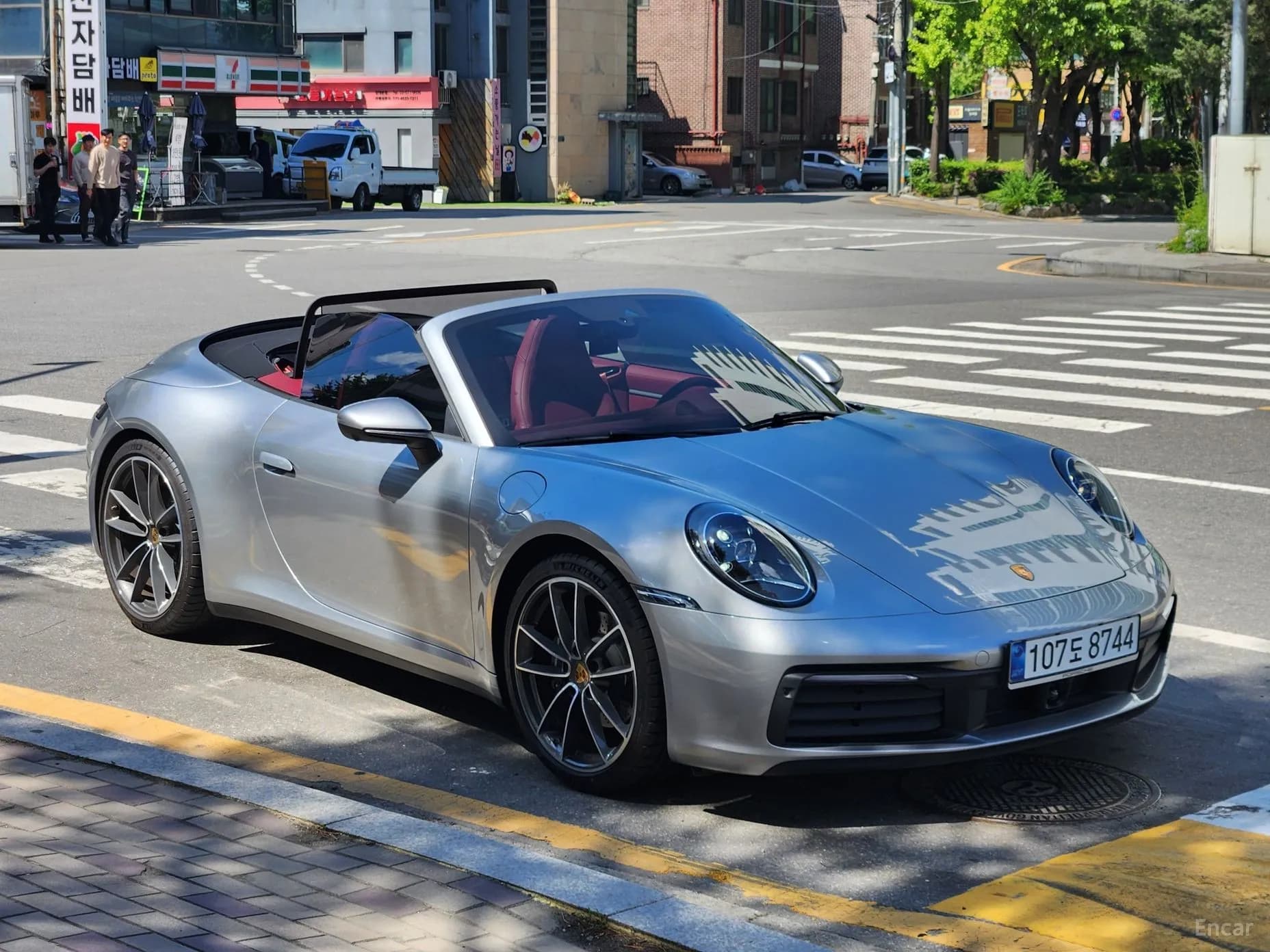 911 (992)
