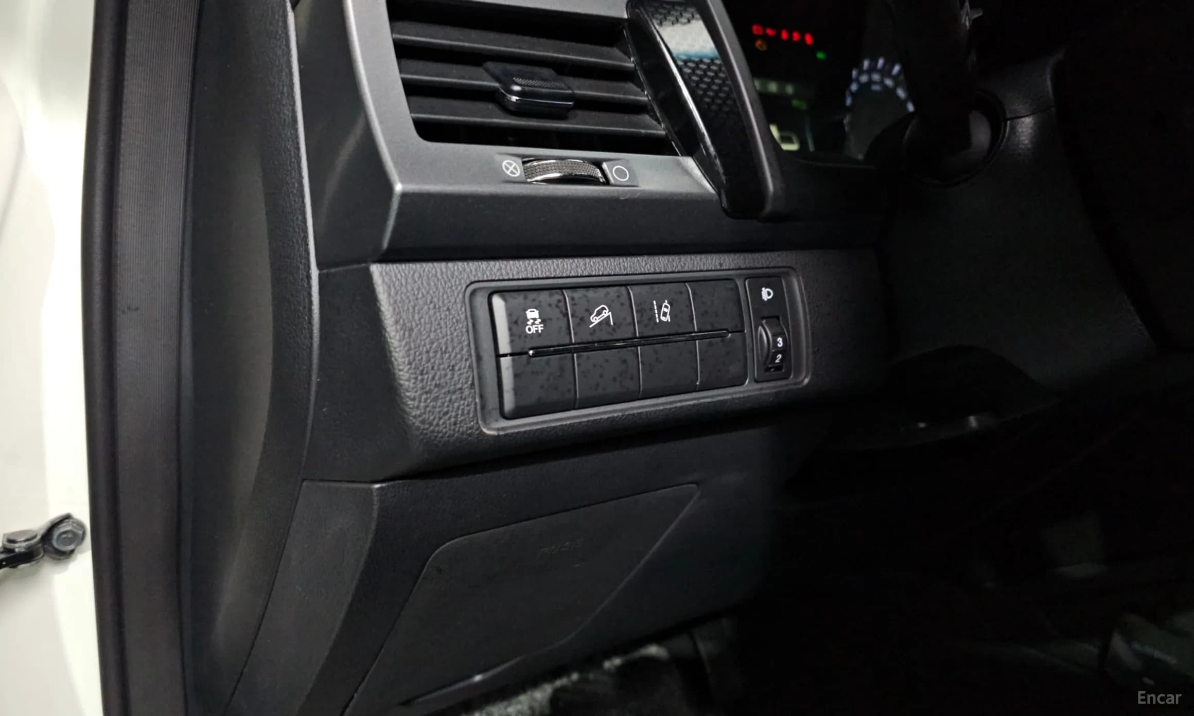 Rexton Sports Khan