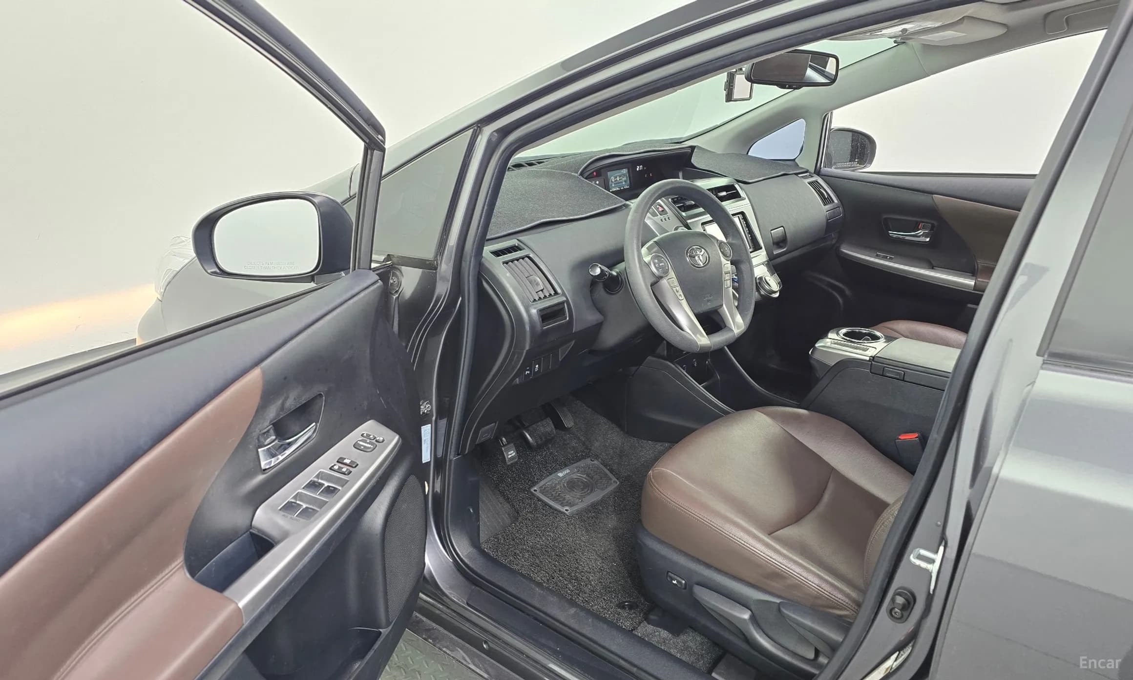 Prius V