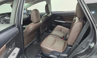 Prius V