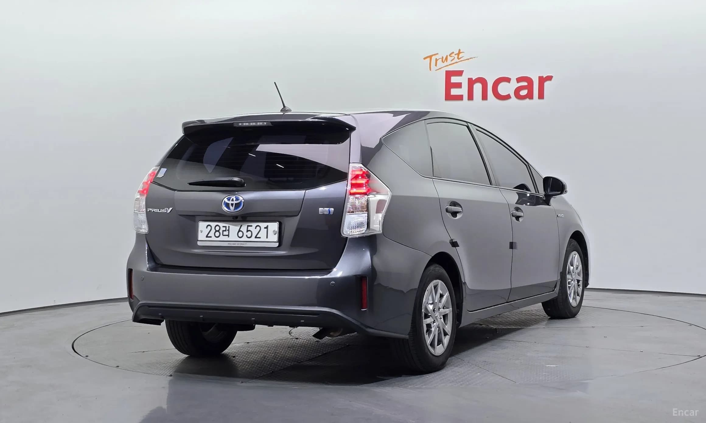 Prius V
