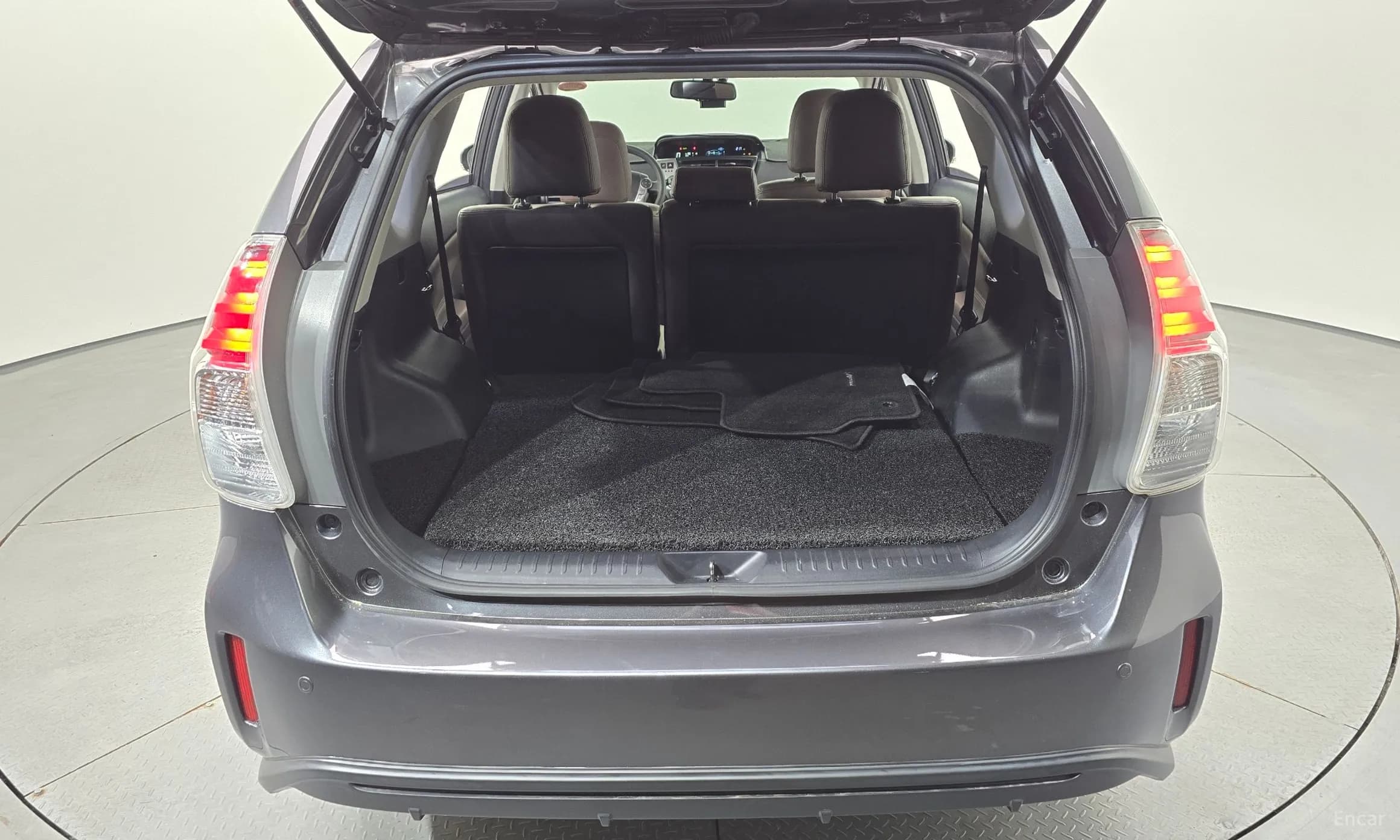 Prius V