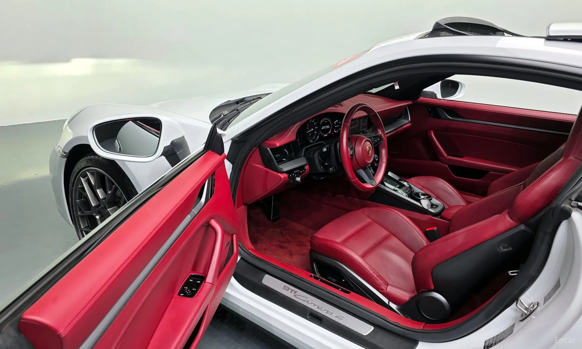911 (992)