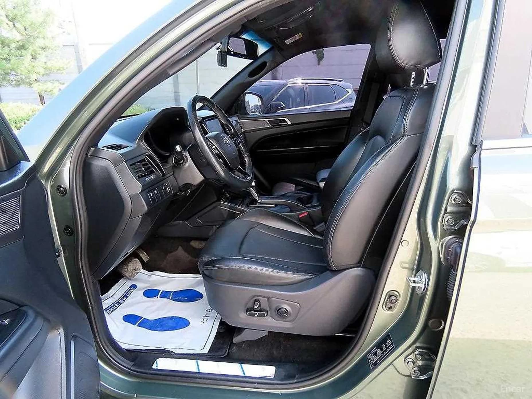 Rexton Sports Khan