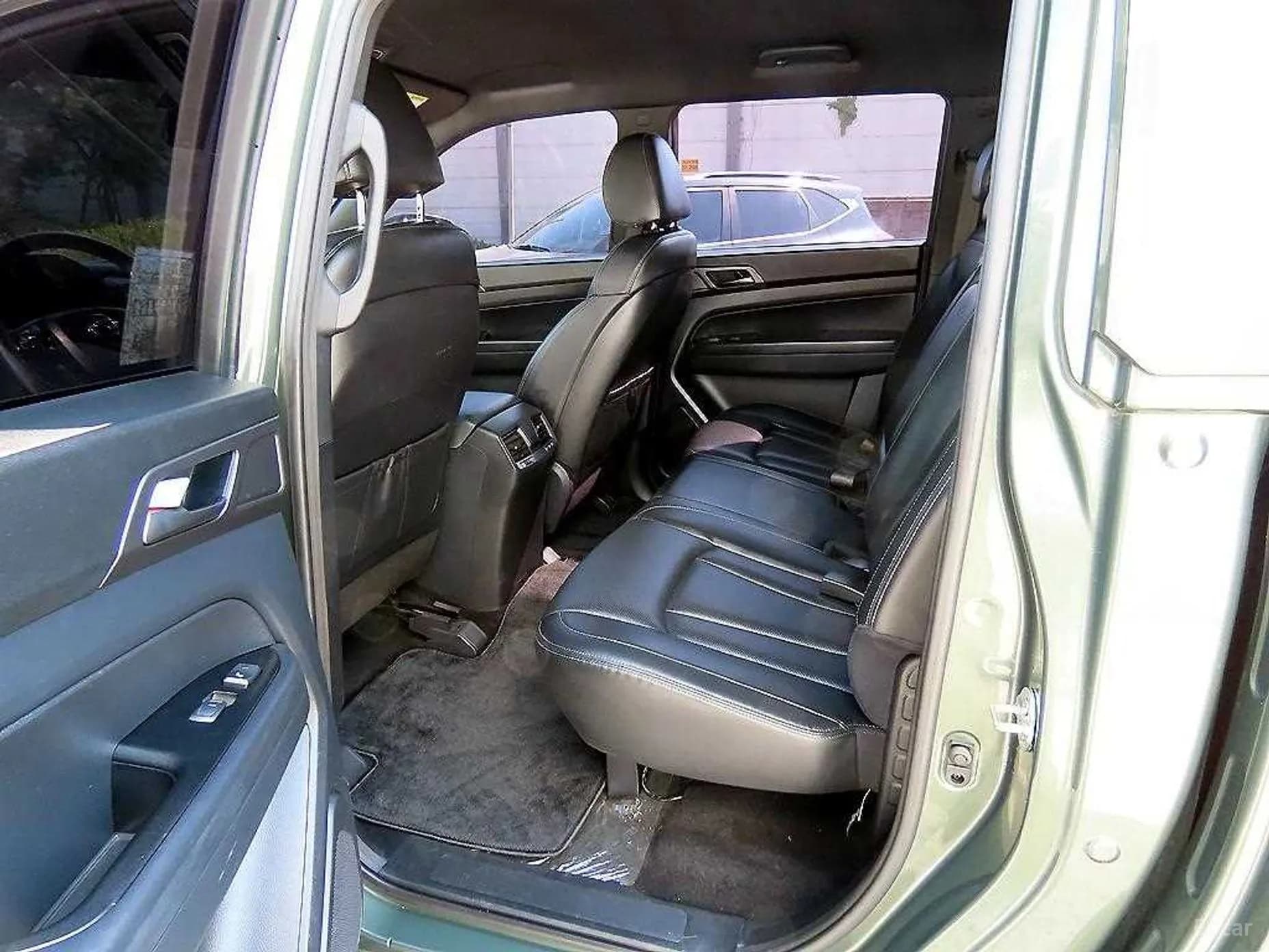 Rexton Sports Khan
