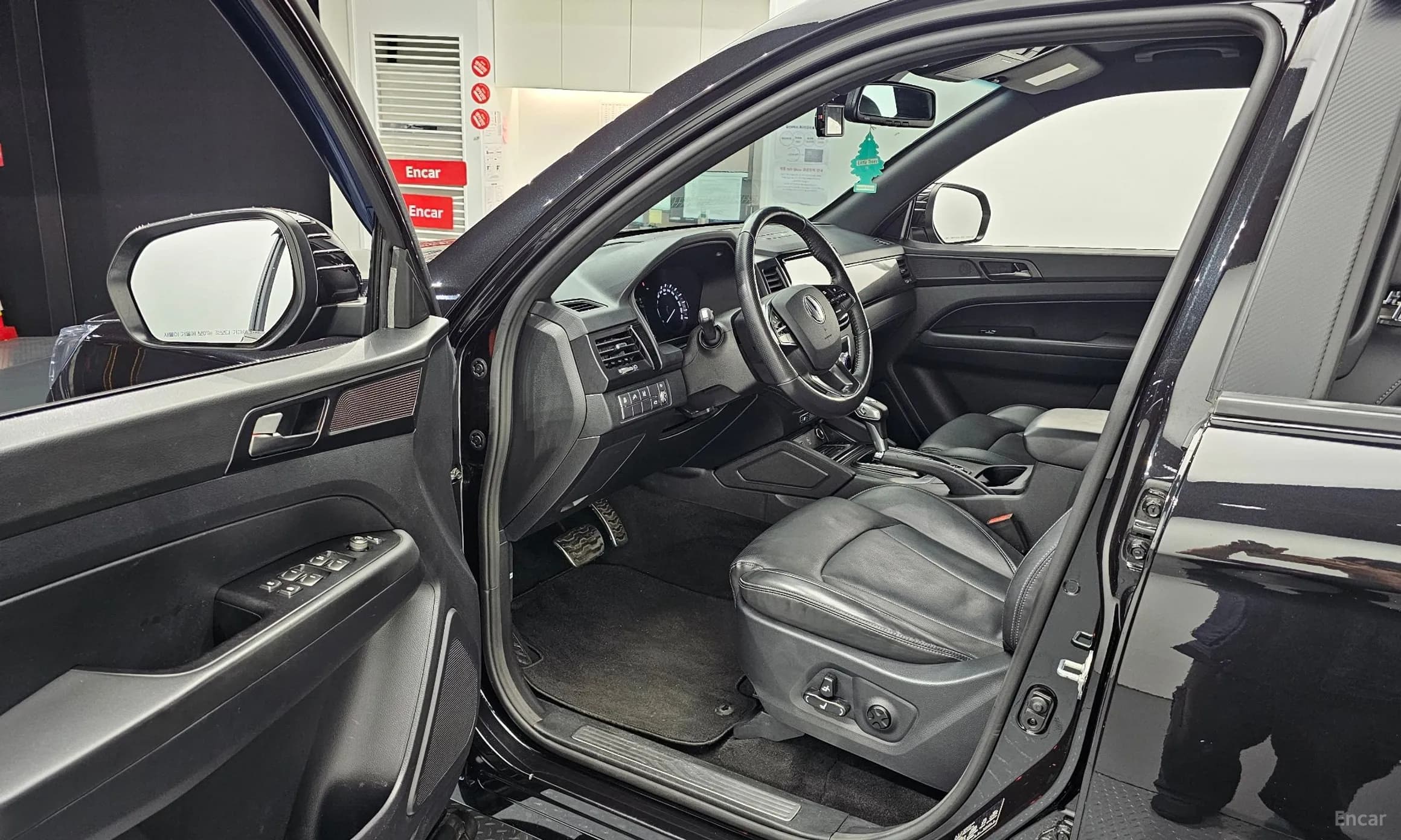 Rexton Sports Khan