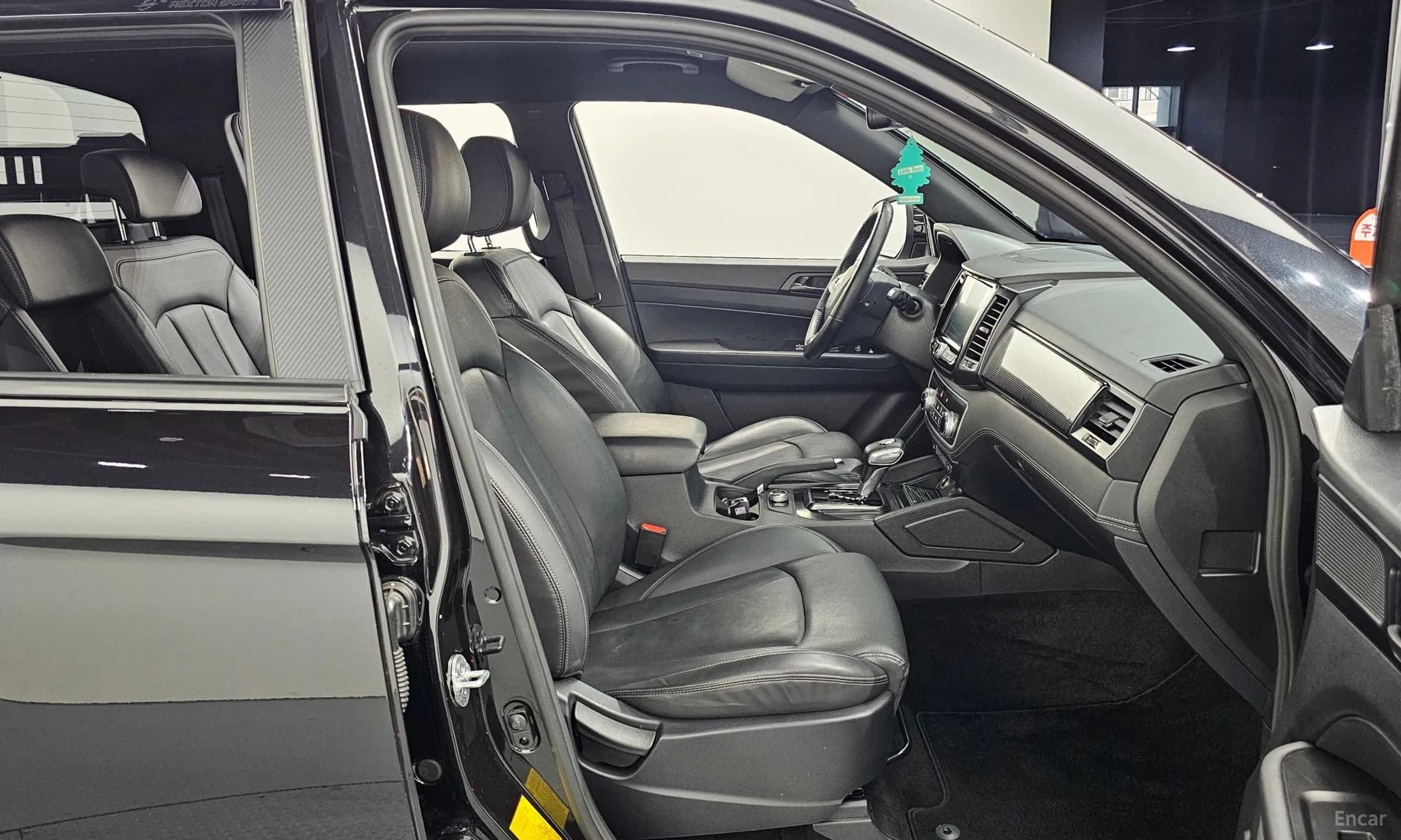 Rexton Sports Khan