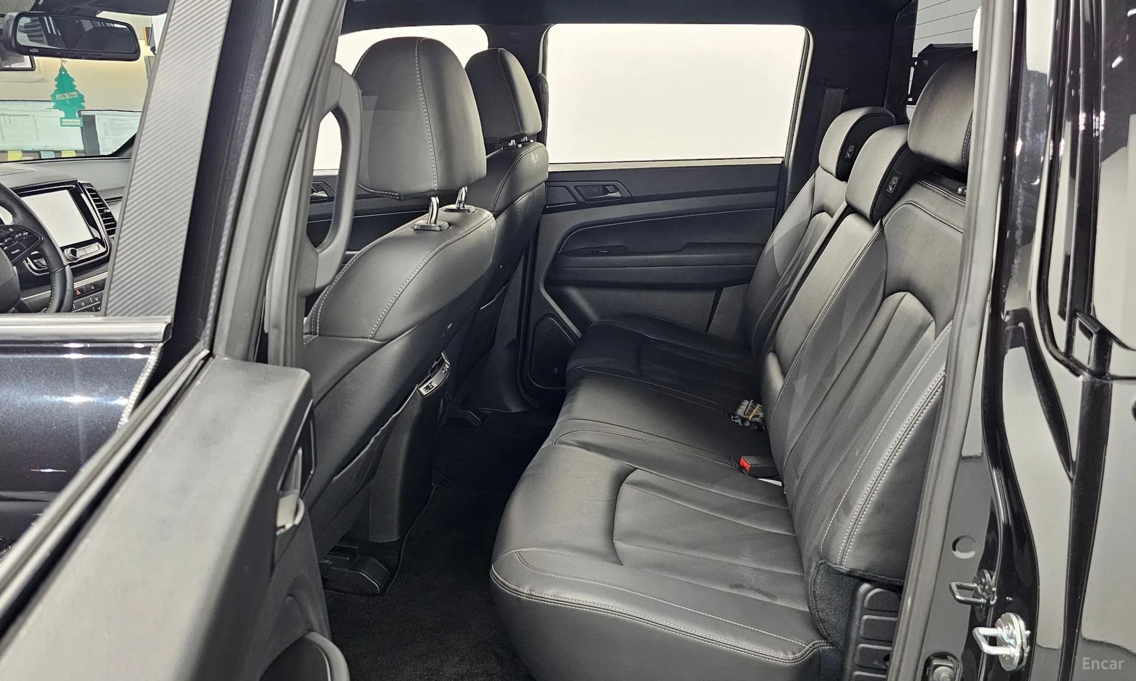 Rexton Sports Khan
