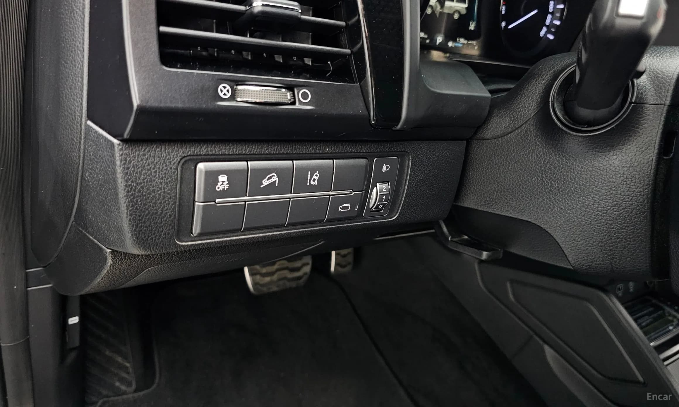 Rexton Sports Khan
