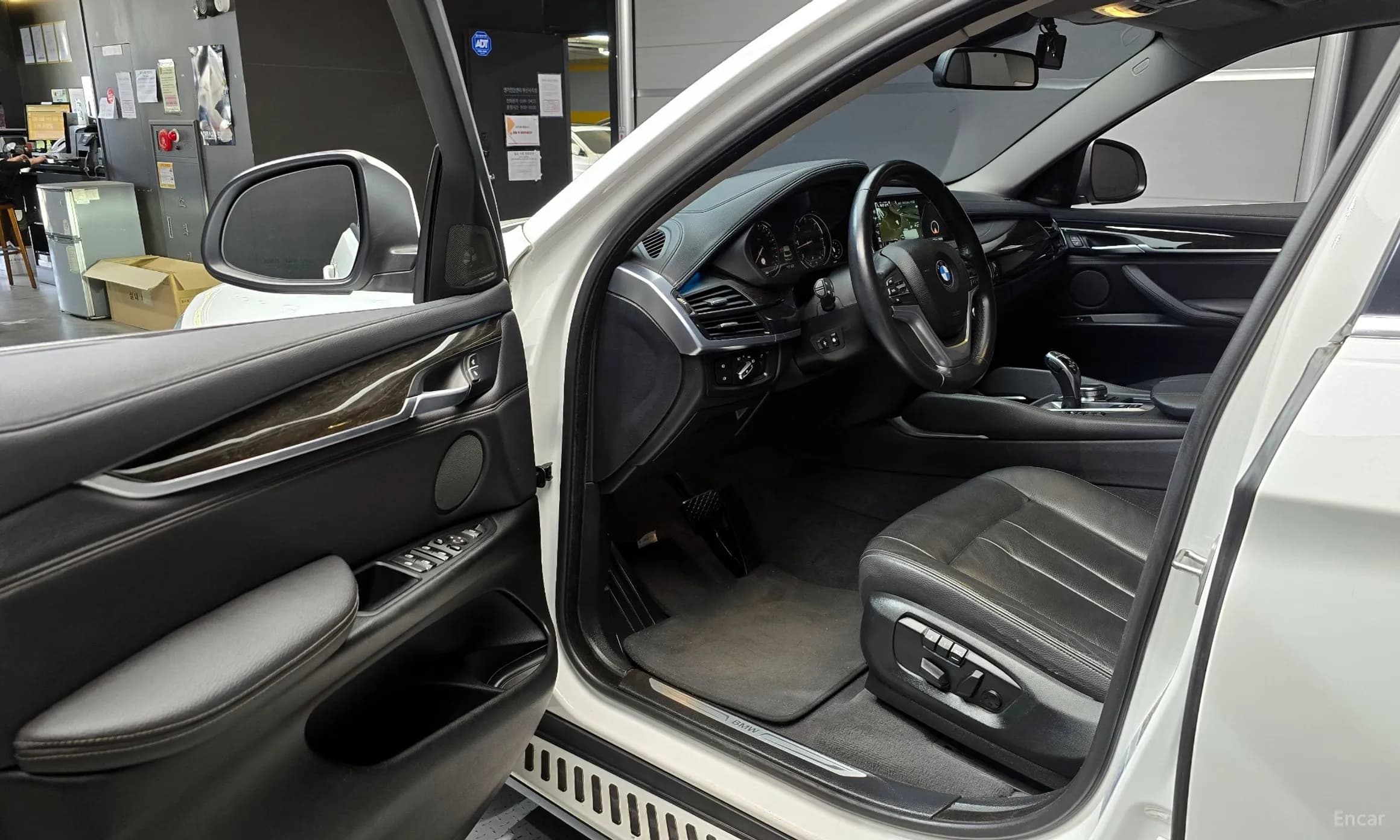 X6 (F16)