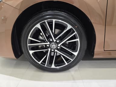 Camry (XV80)