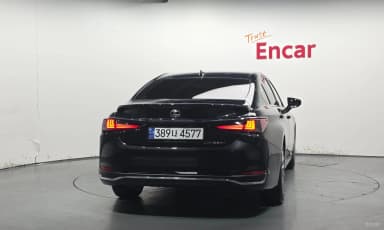 ES300h 7th Generation