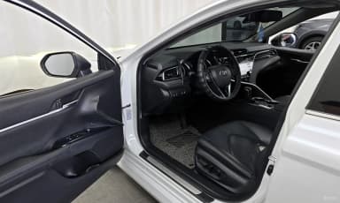 Camry (XV70)